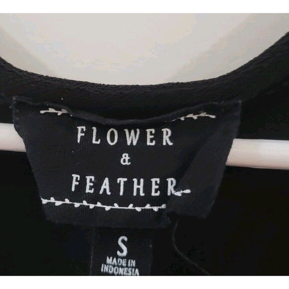 Flower And Feather Womens Top Size Small Minimalist Office Quarter Zip - Picture 7 of 7